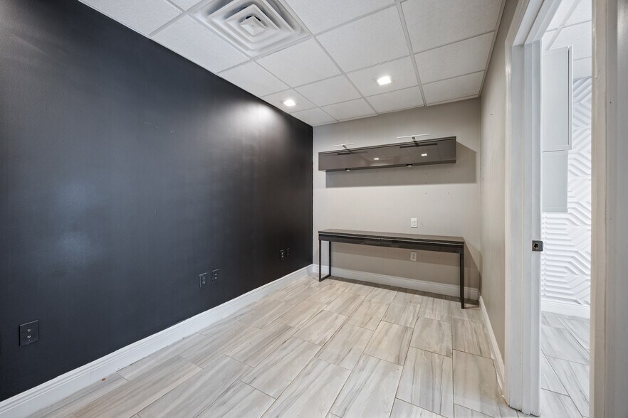 More Photos Of 8255 Wickham Rd, Melbourne Office For Lease