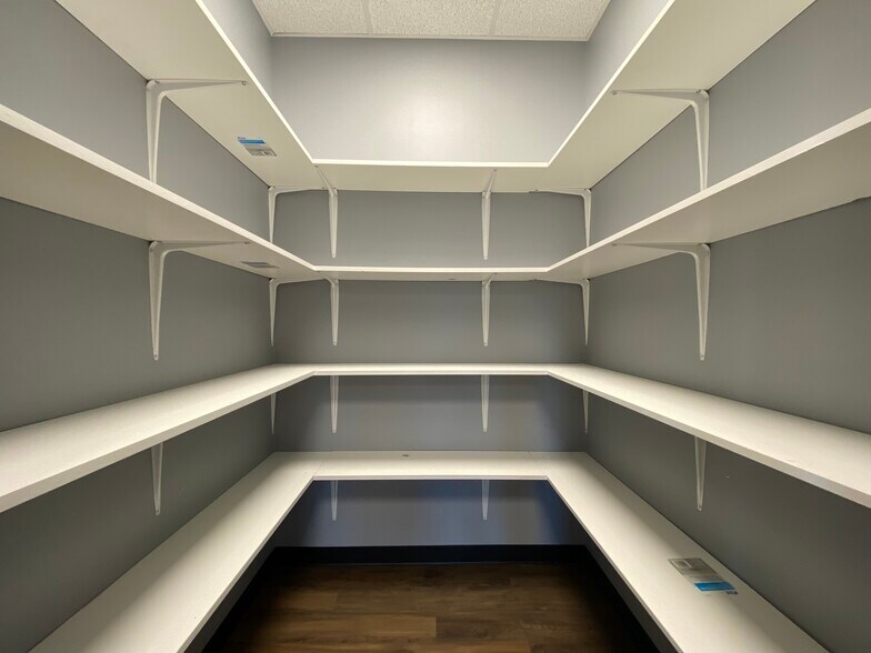 More Photos Of 2221 John Williams Blvd, Bedford Office For Sale