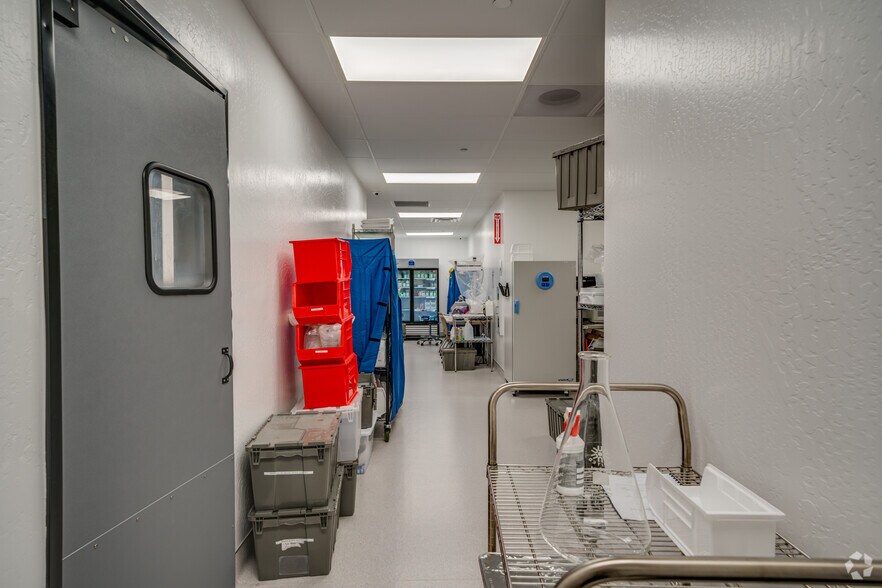 More Photos Of 711 E Carefree Hwy, Phoenix Unknown For Lease