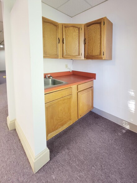 More Photos Of 1730 Madison Rd, Cincinnati Office For Sale