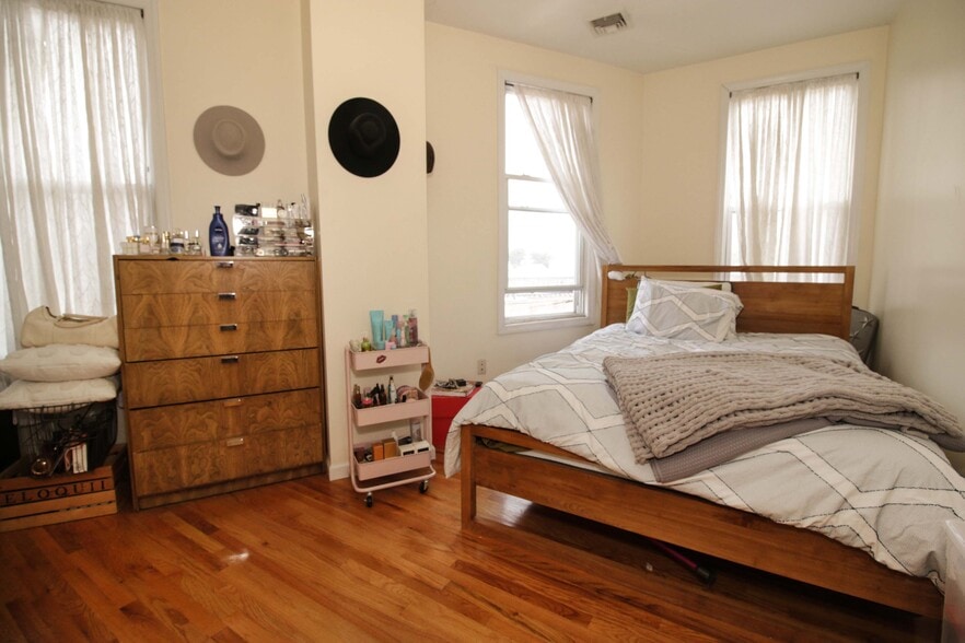 More Photos Of 201 Hackensack Plank Rd, Weehawken Restaurant For Sale