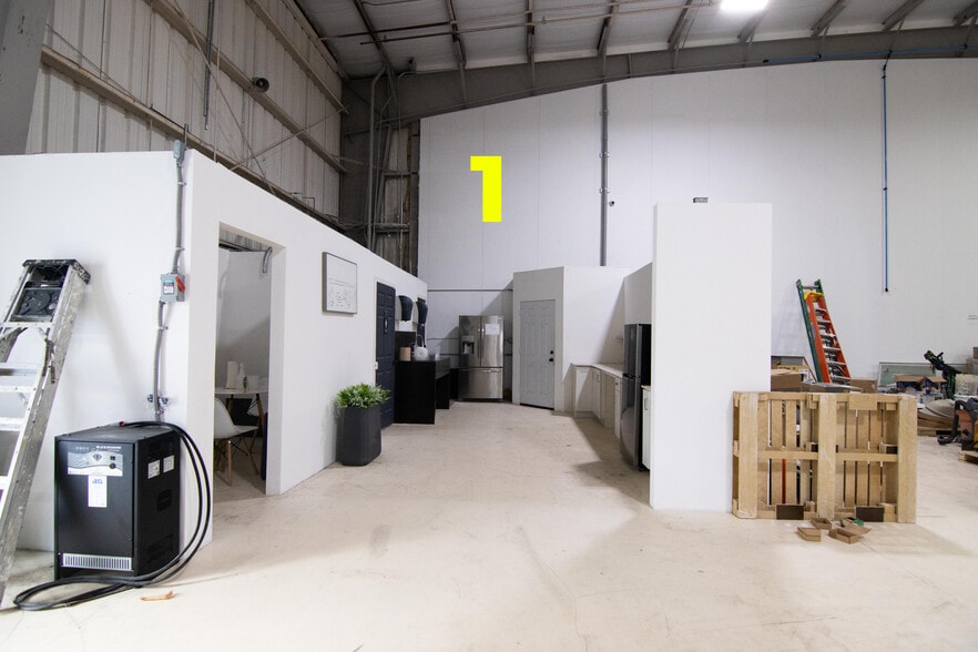 More Photos Of 1921 5th Ave S, Saint Petersburg Warehouse For Lease