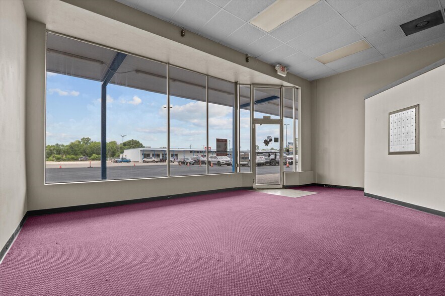 More Photos Of 500 S Chestnut St, Lufkin Unknown For Lease