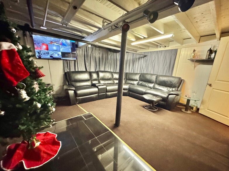 More Photos Of 91-08 Sutter Ave, Ozone Park Storefront Retail Residential For Sale