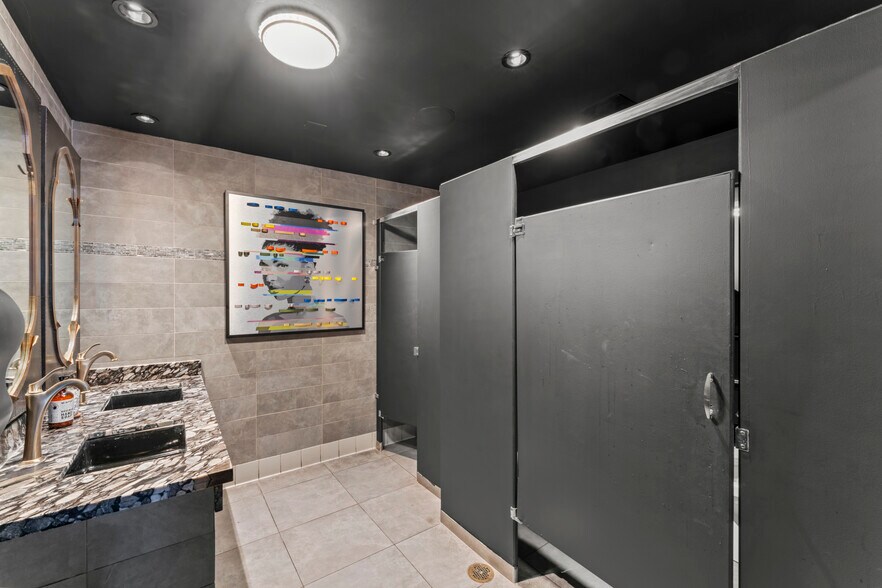 More Photos Of 281 W Main St, Ventura Storefront Retail Residential For Sale