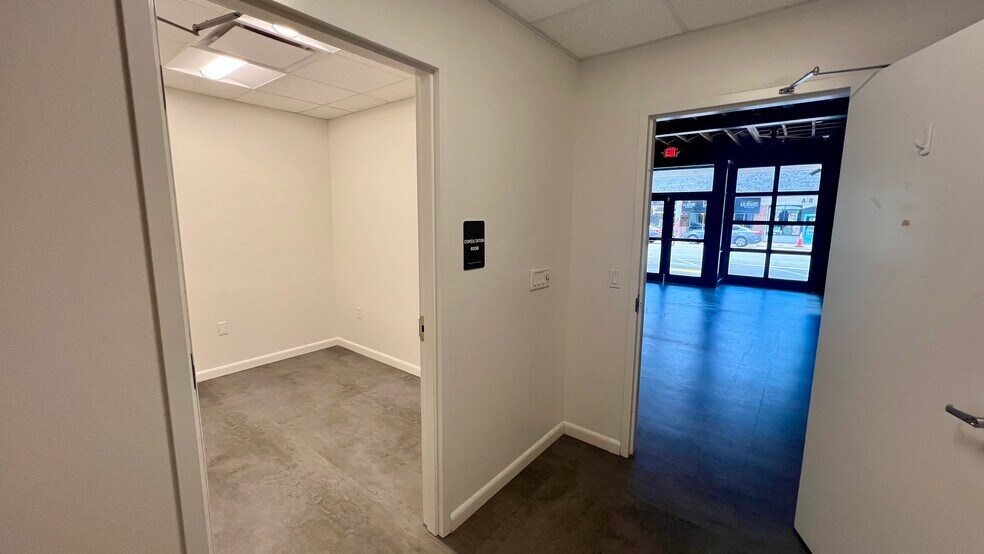 More Photos Of 2409 S Macdill Ave, Tampa Freestanding For Lease