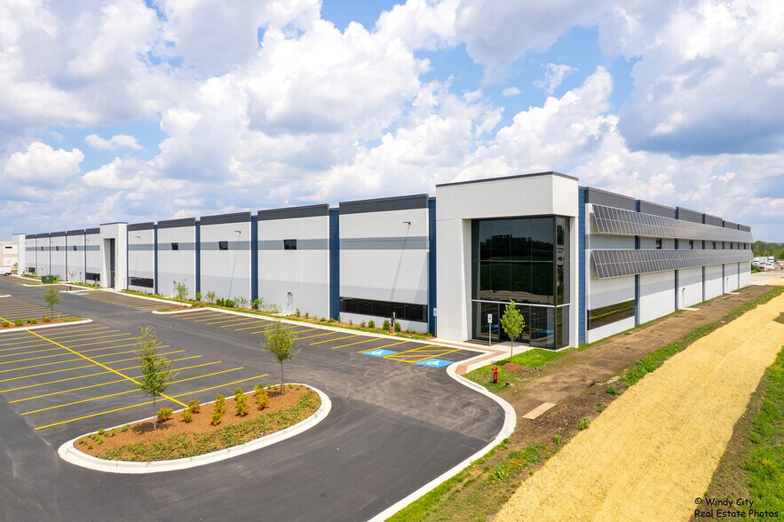 More Photos Of SEC Kenyon Road and IL RT. 25, Bartlett Distribution For Lease