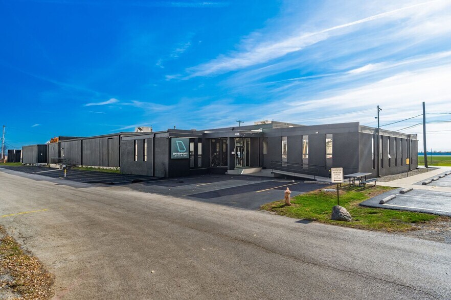 More Photos Of 2300 Marilyn Ln, Columbus Light Distribution For Lease