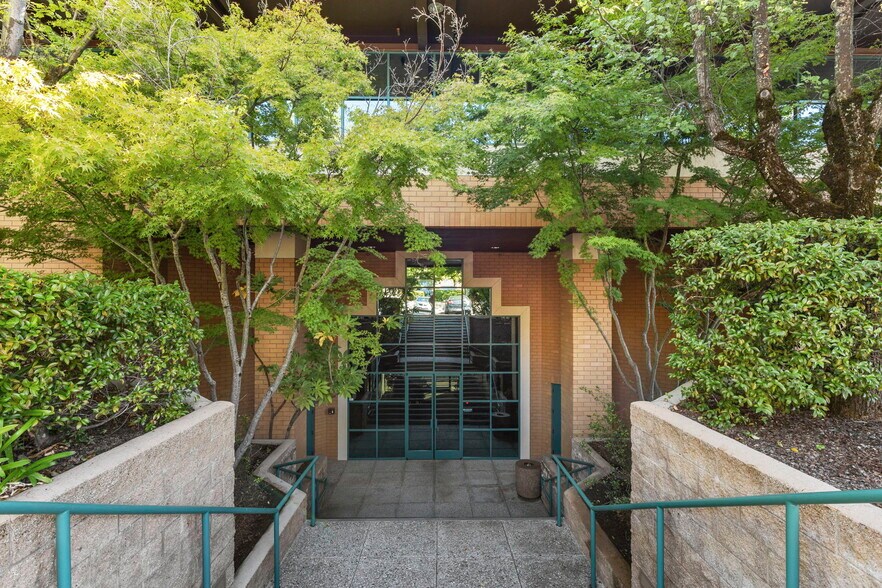More Photos Of 13620 Lincoln Way, Auburn Office For Sale