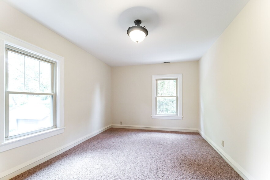 More Photos Of 153 S 17th St, Columbus Multifamily For Sale