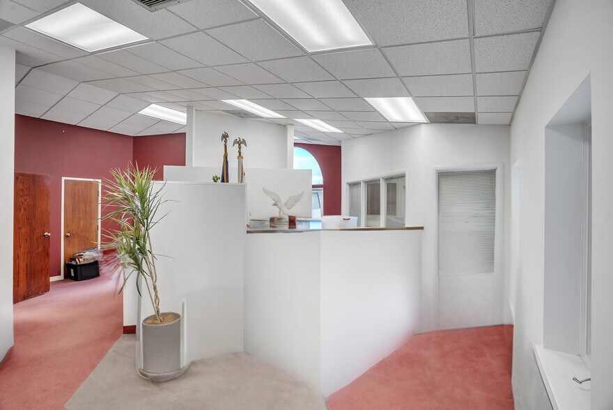 More Photos Of 4609 Pinecrest Office Park Dr, Alexandria Medical For Sale