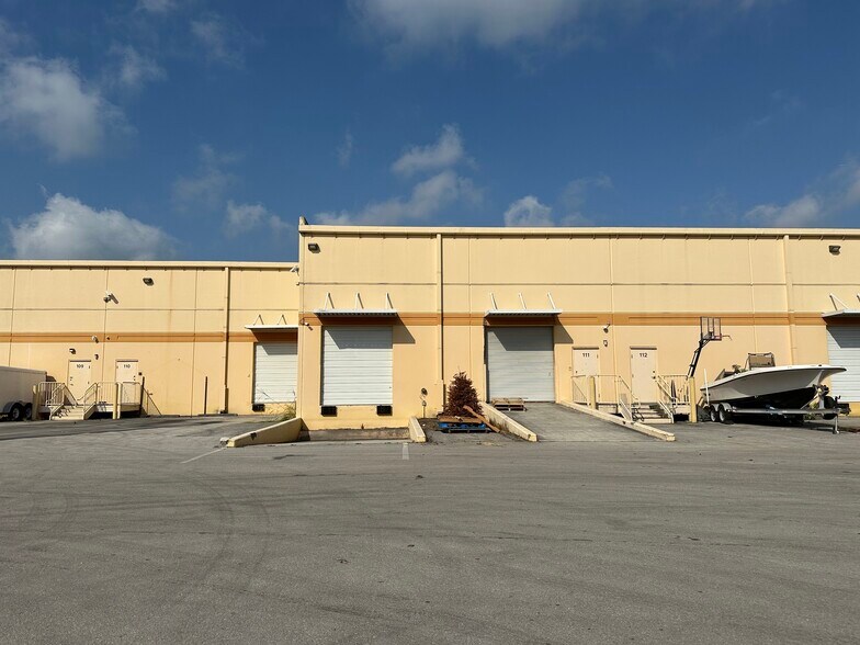 More Photos Of 12601 NW 115th Ave, Medley Warehouse For Lease