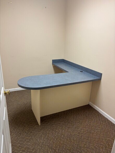 More Photos Of 1557 Lee Hwy, Staunton Office For Lease
