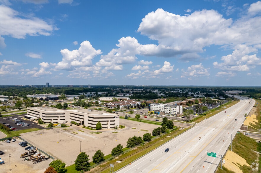 More Photos Of 1560 E Maple Rd, Troy Medical For Lease