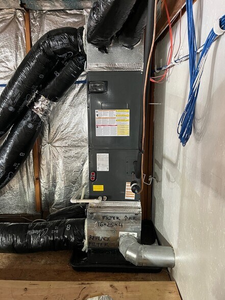 More Photos Of 722 Ketcham St, Indianapolis Warehouse For Sale