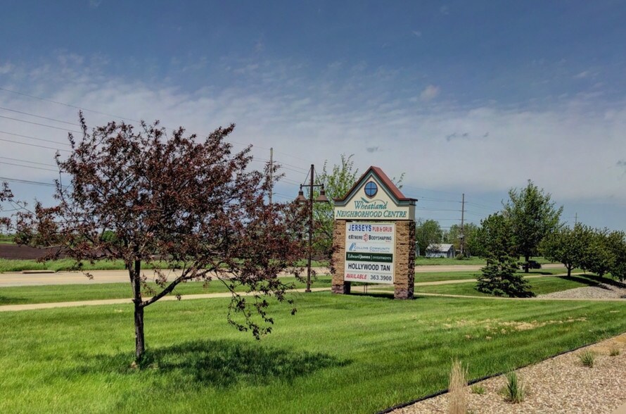 More Photos Of 5761 C St SW, Cedar Rapids General Retail For Lease