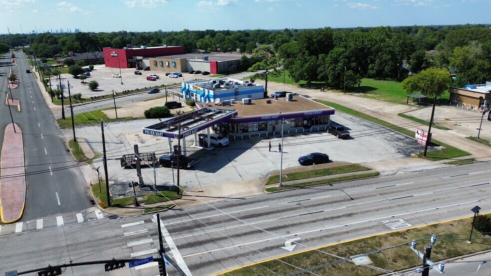 More Photos Of 1601 N Alexander Dr, Baytown Storefront For Lease