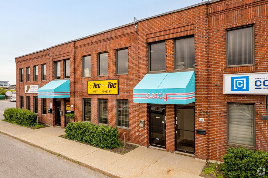 More Photos Of 8232-8304 Rue Pascal-Gagnon, Montréal Light Distribution For Lease