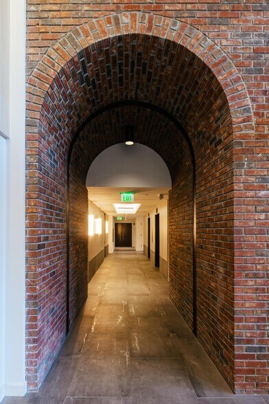 More Photos Of 3250 Mary St, Coconut Grove Office For Lease