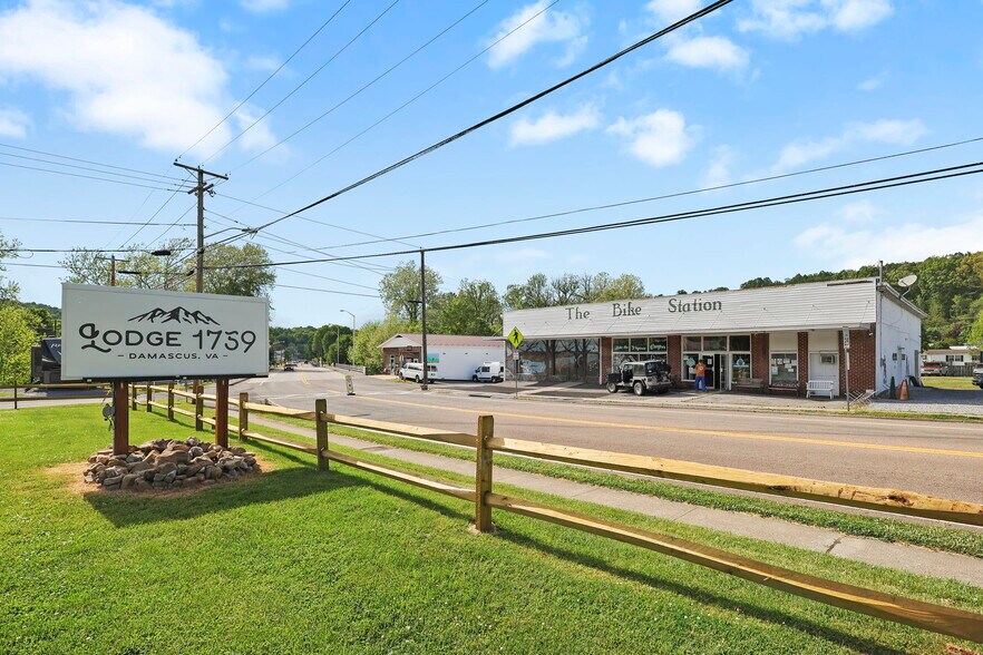 More Photos Of 100 S Railroad Ave, Damascus Apartments For Sale