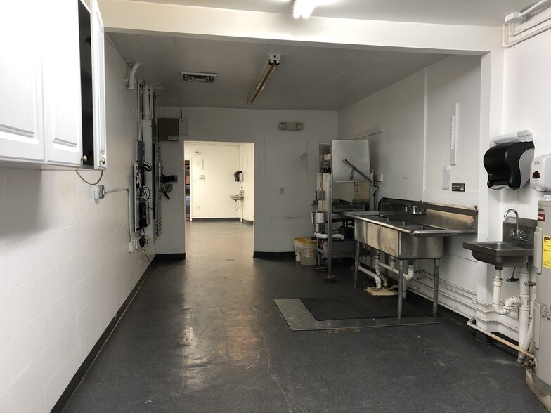 More Photos Of 382 Saint Armands Cir, Sarasota Storefront For Lease