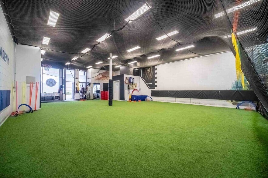 More Photos Of 1513-1527 Johnston Rd, White Rock Storefront For Lease