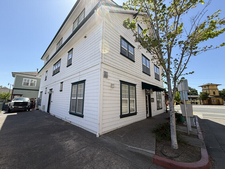 More Photos Of 9030 Windsor Rd, Windsor General Retail For Sale