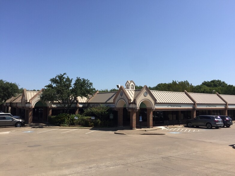 More Photos Of 2441-2485 Forest Park Blvd, Fort Worth Storefront Retail Office For Lease