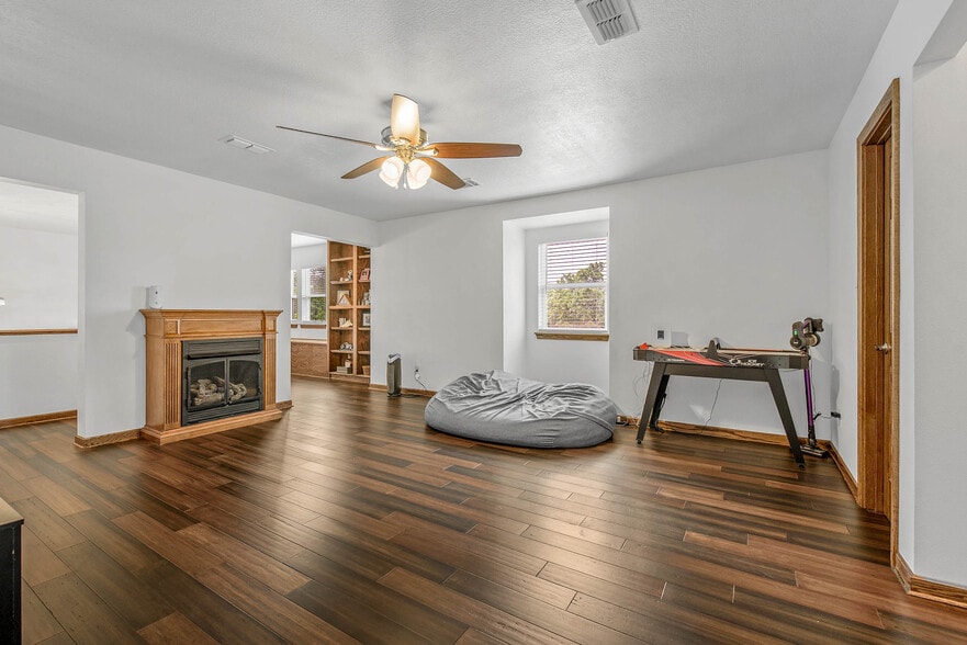 More Photos Of 13863 FM 2154 Rd, College Station Showroom For Sale