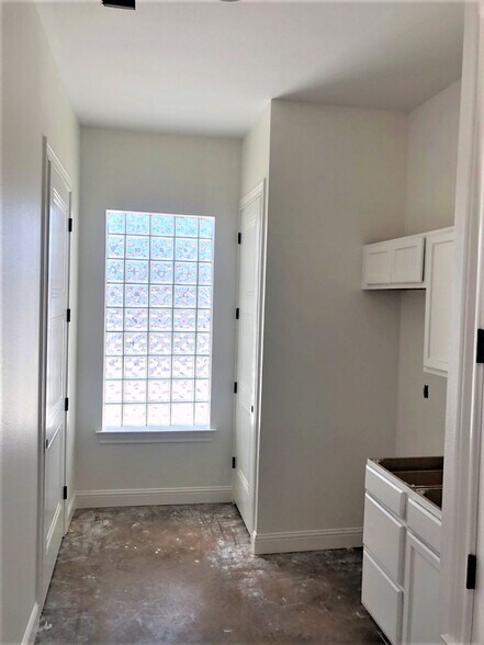 More Photos Of 4262 S Jackson St., San Angelo Office For Lease