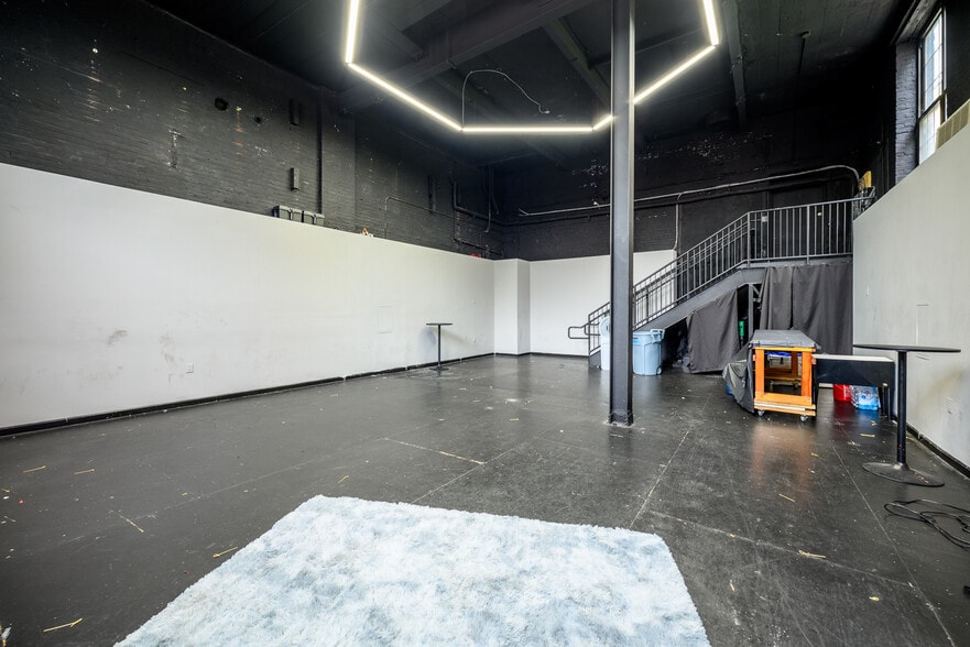 More Photos Of 86-90 Forrest St, Jersey City Warehouse For Lease