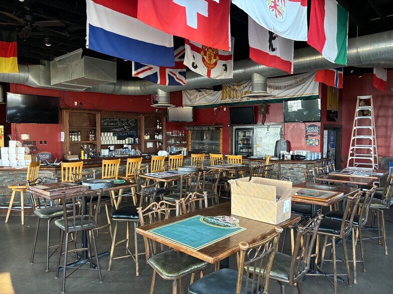 More Photos Of 1001-1007 Canal Shore Dr SW, Le Claire General Retail For Lease