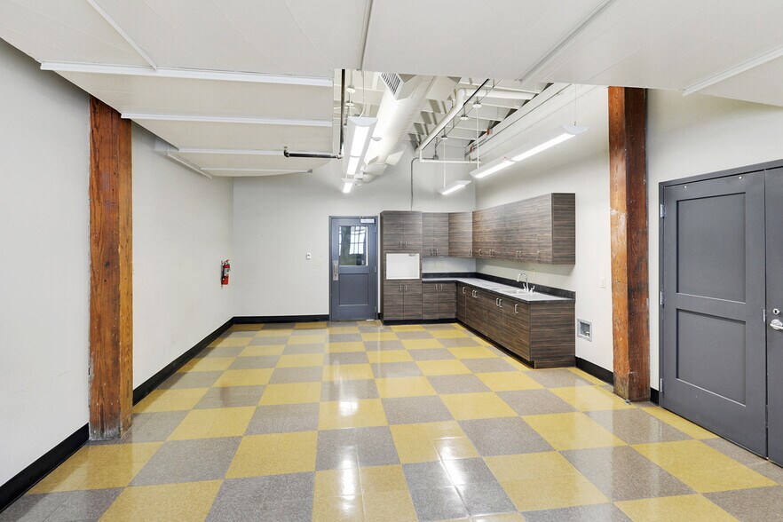 More Photos Of 3300 Gravier St, New Orleans Medical For Sale
