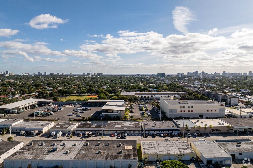 More Photos Of 5149-5199 NE 12th Ave, Oakland Park Warehouse For Lease