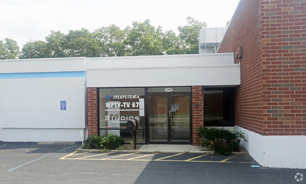 More Photos Of 3200 Express Dr S, Islandia Warehouse For Sale