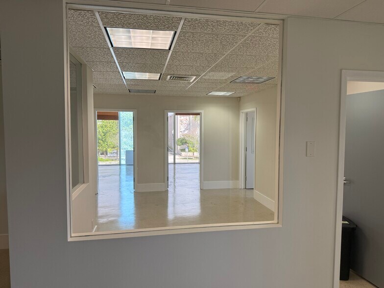 More Photos Of 2434 Hollywood Blvd, Hollywood Office For Sale