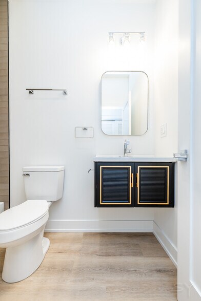 More Photos Of 6050 Eberhart ave, Chicago Apartments For Sale