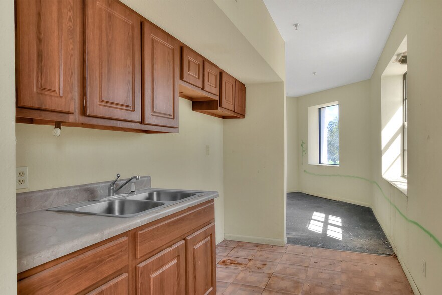 More Photos Of 206 Pilaklakaha Ave, Auburndale Apartments For Sale