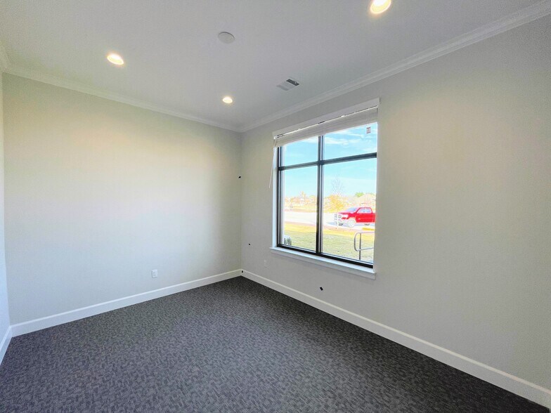 More Photos Of 7700 Preston Rd, Frisco Medical For Sale