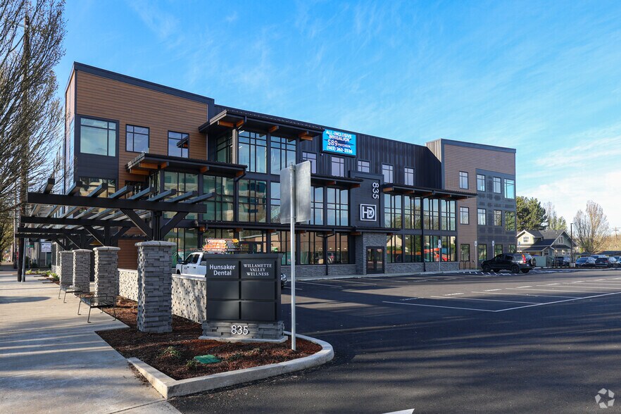 More Photos Of 835 Commercial St S, Salem Medical For Lease