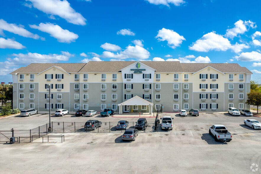 More Photos Of 7958 Interstate 35 Access Rd, San Antonio Hotel For Sale