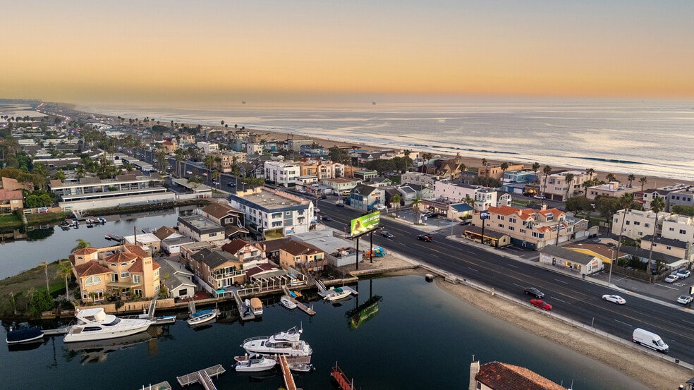 More Photos Of 16902 Pacific Coast Hwy, Huntington Beach Restaurant For Sale