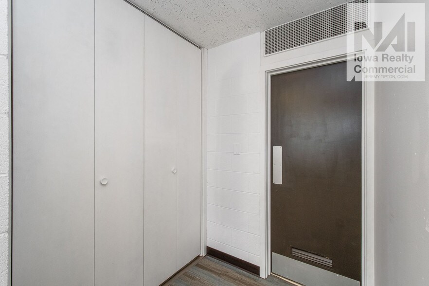 More Photos Of 115 30th Street Dr SE, Cedar Rapids Freestanding For Lease