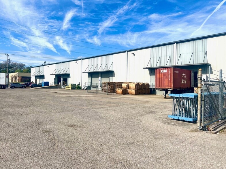 More Photos Of 3706-3710 Vulcan Dr, Nashville Distribution For Lease