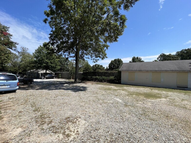 More Photos Of 3651 Clemson Dr, Atlanta Light Distribution For Sale