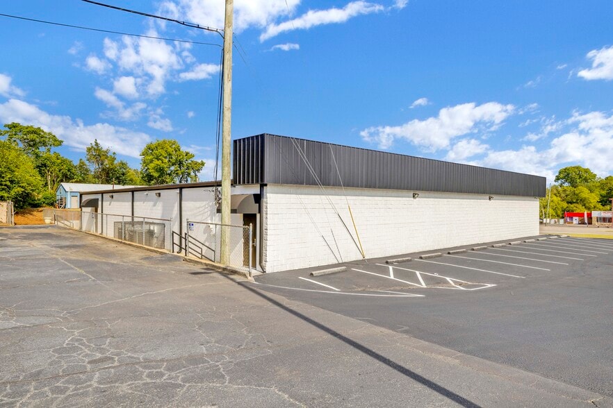 More Photos Of 589 Bessemer Super Hwy, Midfield General Retail For Sale