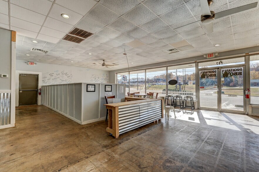 More Photos Of 247 W Kings Hwy, Eden Storefront Retail Office For Sale