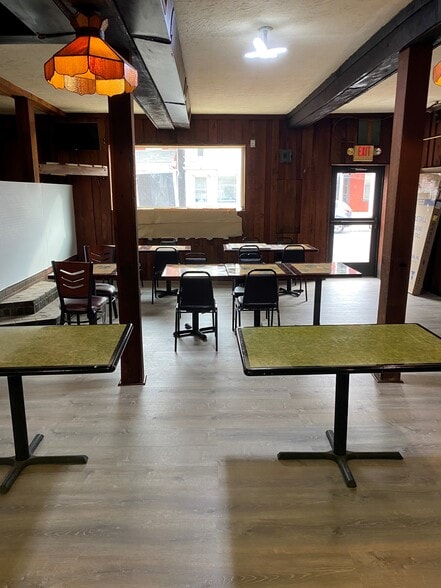 More Photos Of 128 S Main St, Spring Grove Storefront Retail Residential For Lease