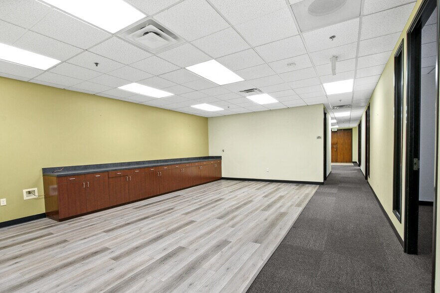 More Photos Of 400 N Tustin Ave, Santa Ana Office For Lease