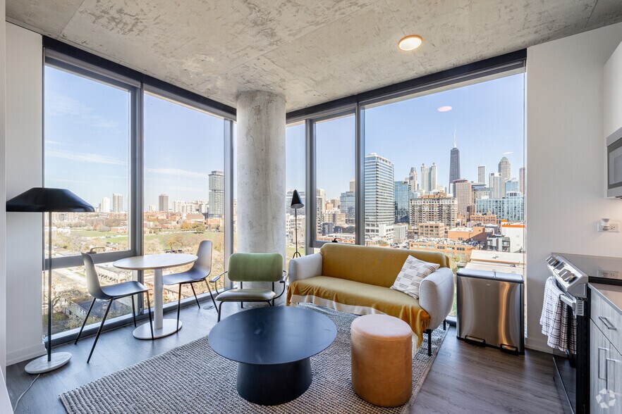 More Photos Of 808 N Cleveland Ave, Chicago Apartments For Lease